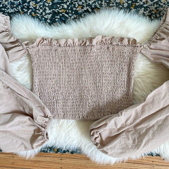 NASTY GAL | Shirred Puff Sleeve Crop Top - Picture 3 of 8